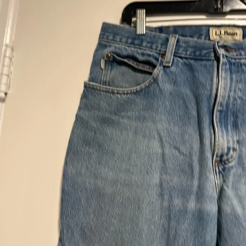 LL Bean Relaxed Fit Baggy Medium Wash Blue Denim Jeans Mens 36x32 Cotton.